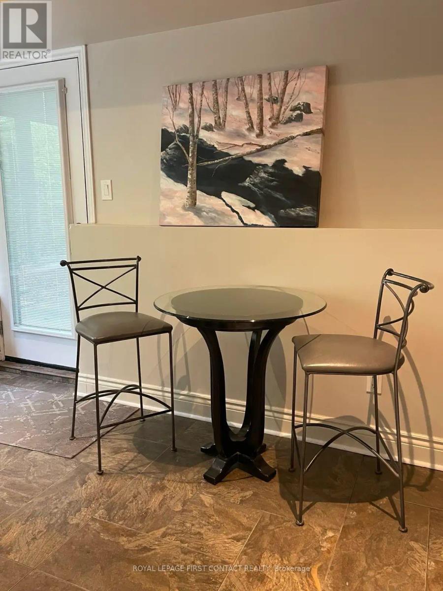 












52 PINE RIDGE TRAIL

,
Oro-Medonte,




Ontario
L4M4Y8

