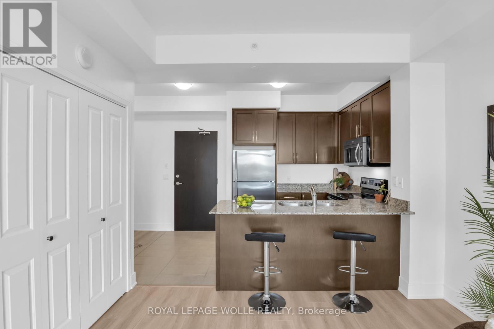 












904 - 144 PARK STREET

,
Waterloo,




Ontario
N2L0B6

