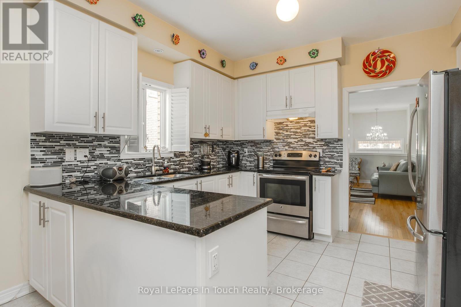 












75 PEARL STREET

,
Wasaga Beach,




Ontario
L9Z0G8

