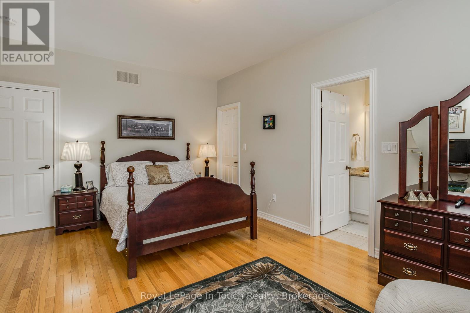 












75 PEARL STREET

,
Wasaga Beach,




Ontario
L9Z0G8

