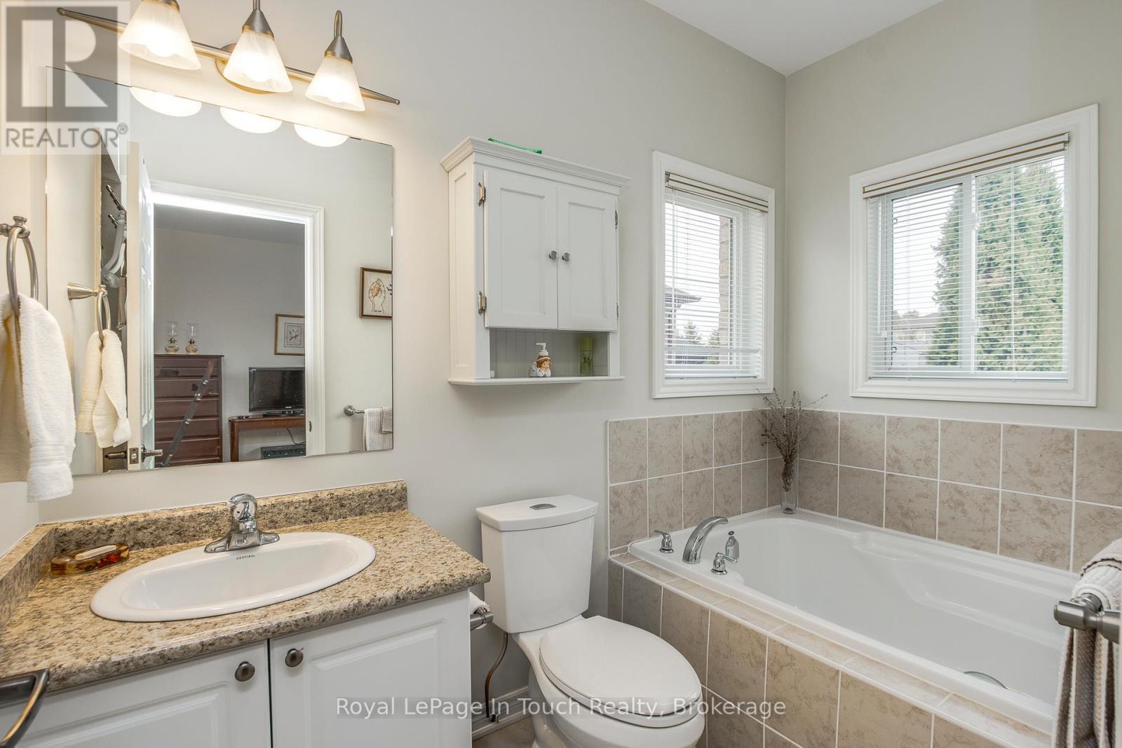 












75 PEARL STREET

,
Wasaga Beach,




Ontario
L9Z0G8

