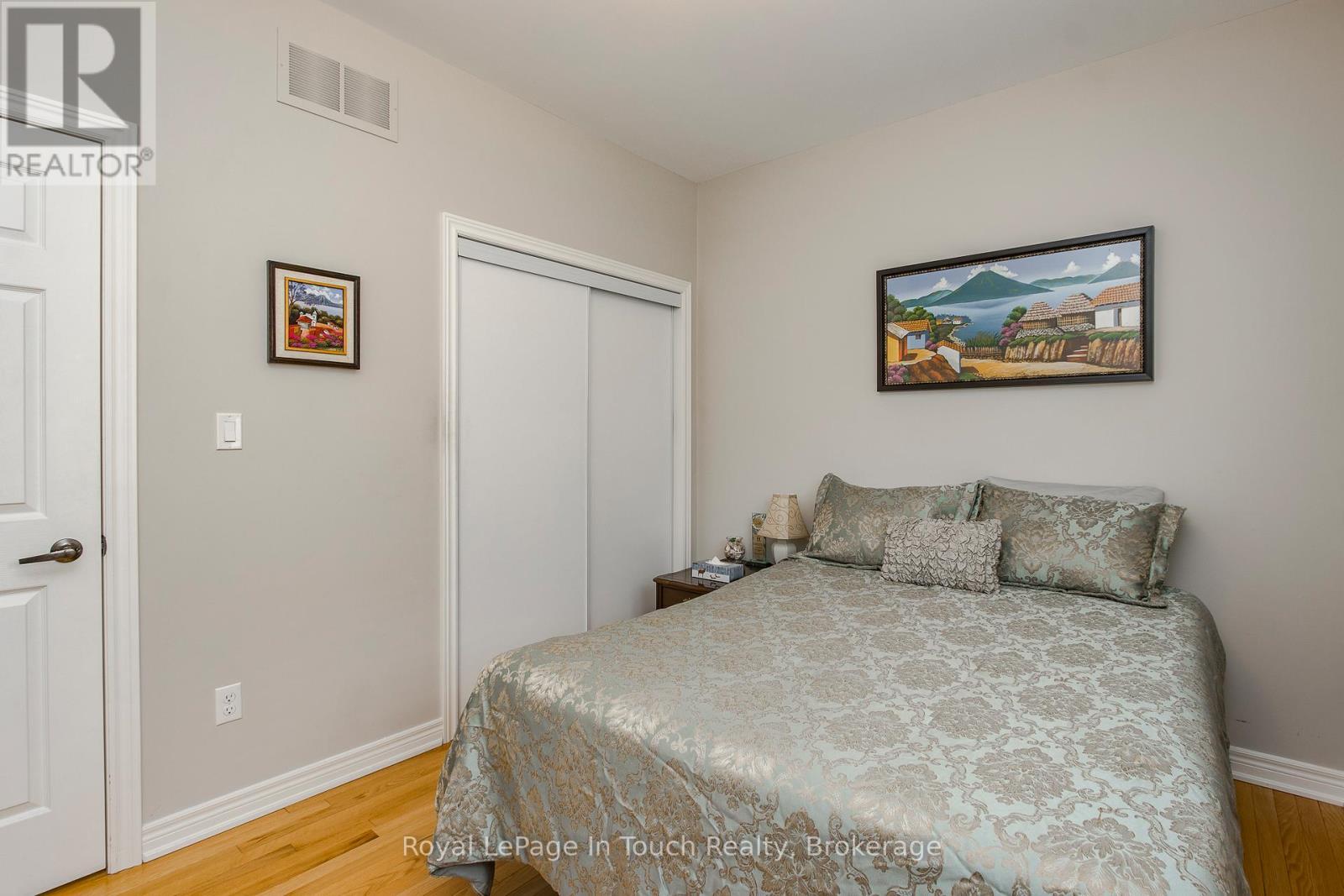 












75 PEARL STREET

,
Wasaga Beach,




Ontario
L9Z0G8

