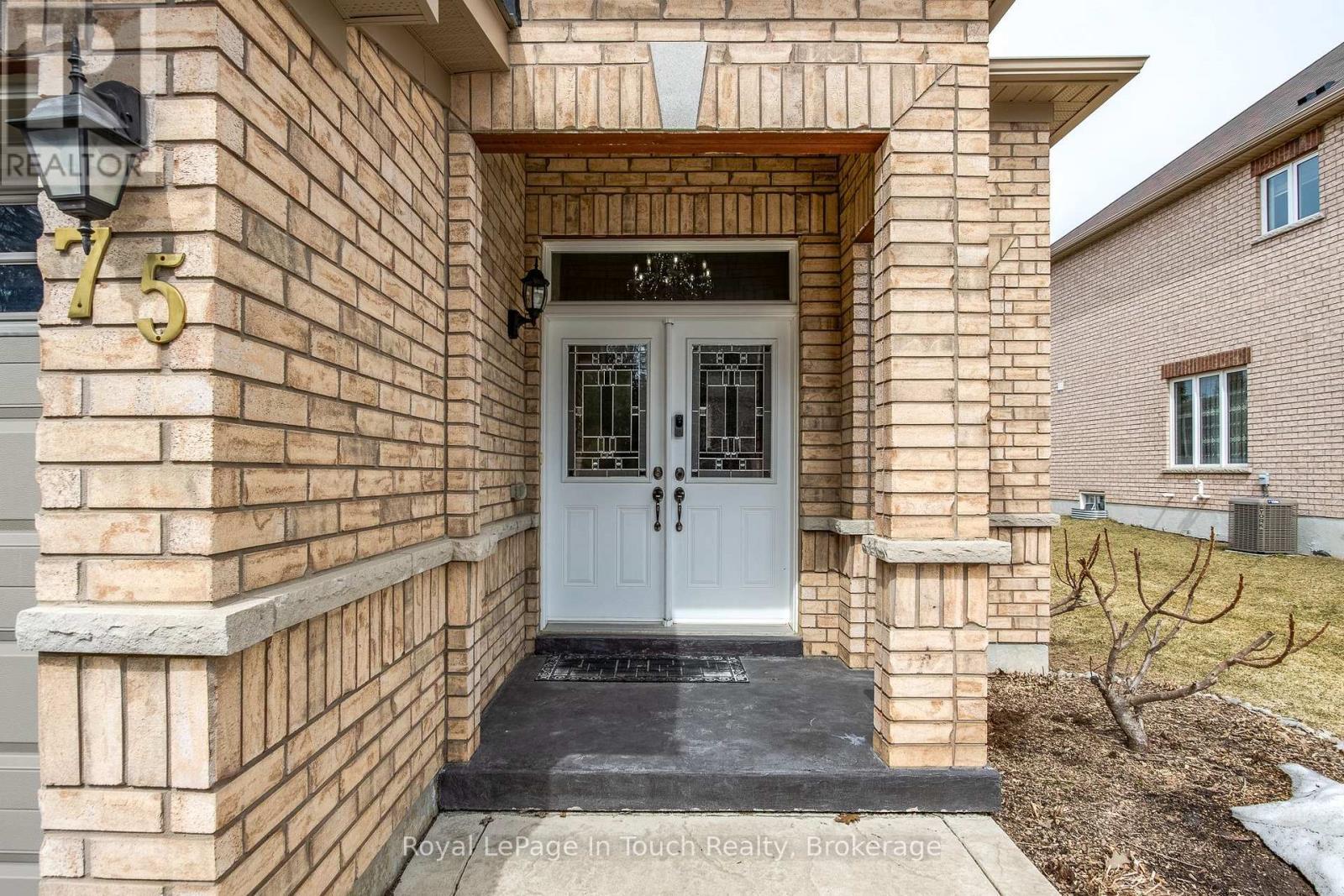 












75 PEARL STREET

,
Wasaga Beach,




Ontario
L9Z0G8

