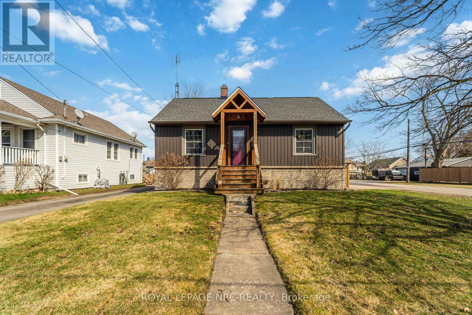 












103 CLARE AVENUE

,
Port Colborne (Sugarloaf),




Ontario
L3K5H6

