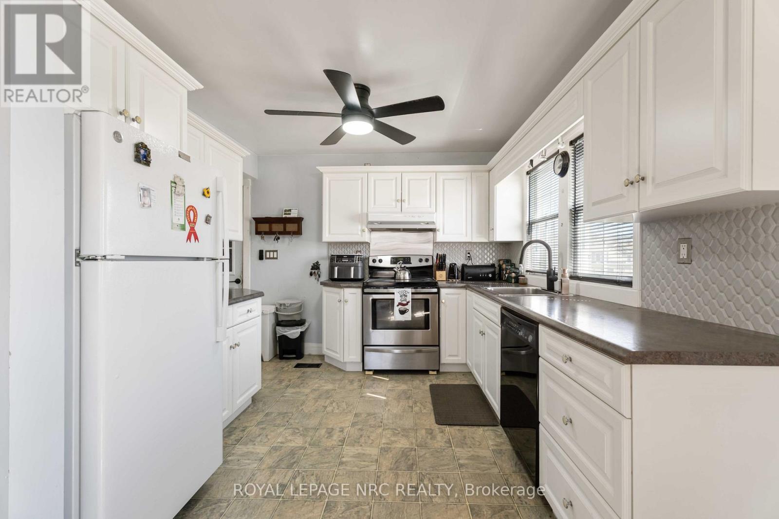 












103 CLARE AVENUE

,
Port Colborne (Sugarloaf),




Ontario
L3K5H6

