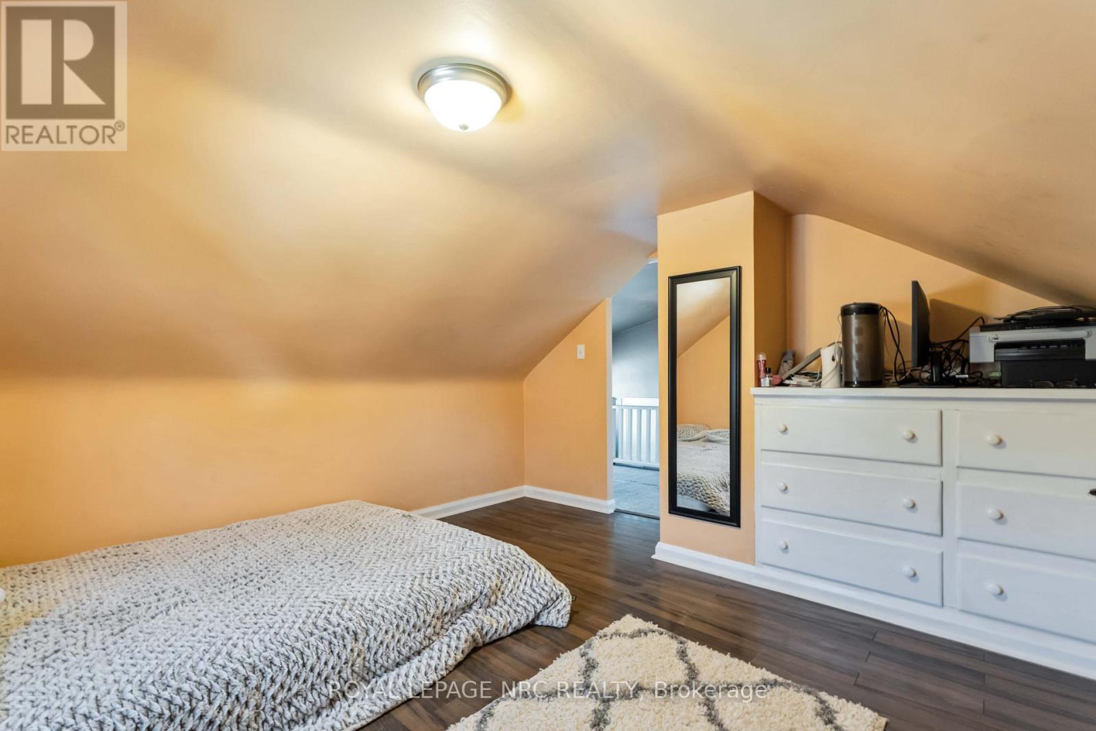 












103 CLARE AVENUE

,
Port Colborne (Sugarloaf),




Ontario
L3K5H6

