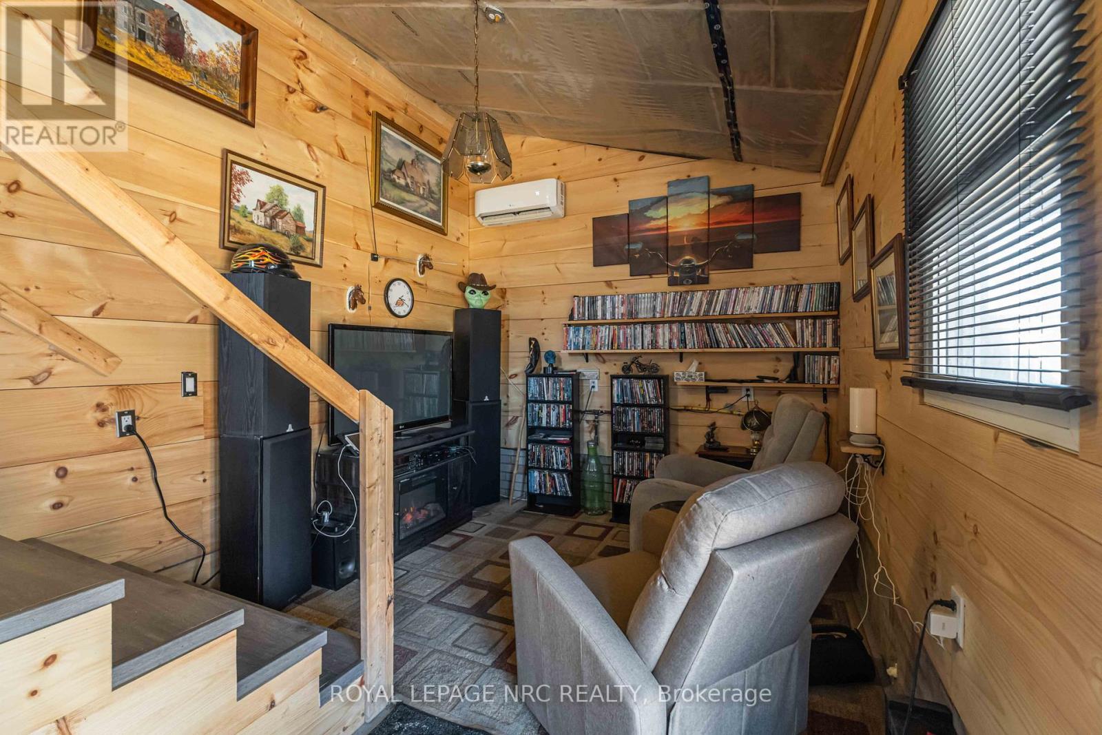 












103 CLARE AVENUE

,
Port Colborne (Sugarloaf),




Ontario
L3K5H6

