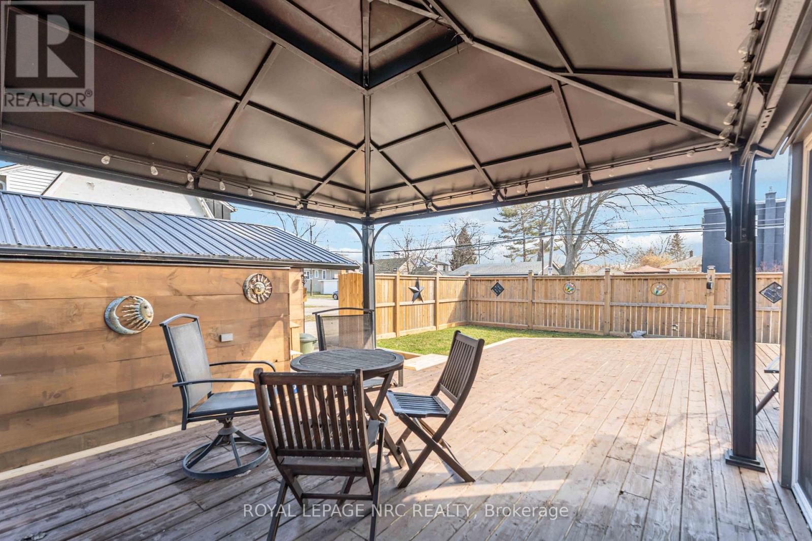 












103 CLARE AVENUE

,
Port Colborne (Sugarloaf),




Ontario
L3K5H6

