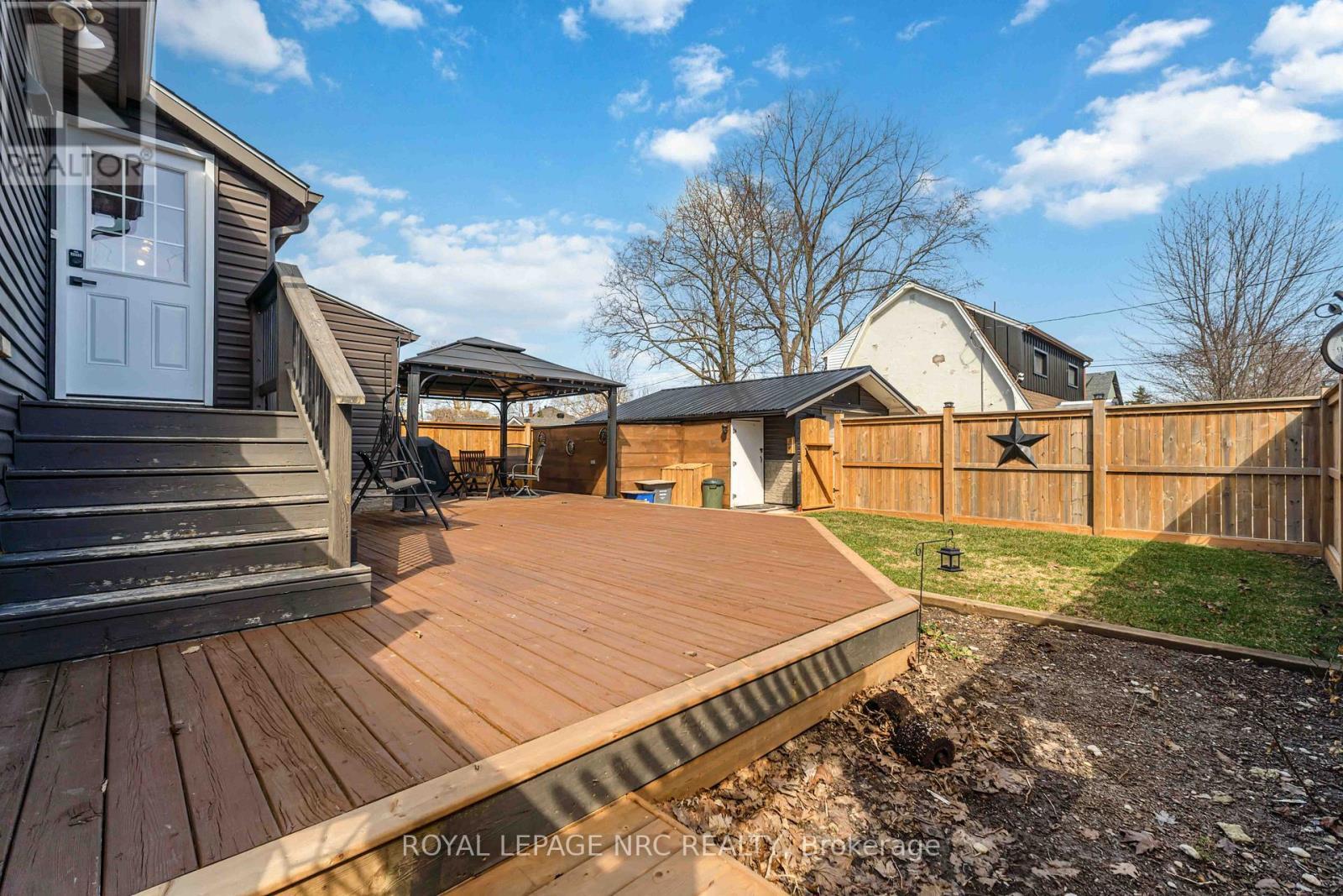 












103 CLARE AVENUE

,
Port Colborne (Sugarloaf),




Ontario
L3K5H6

