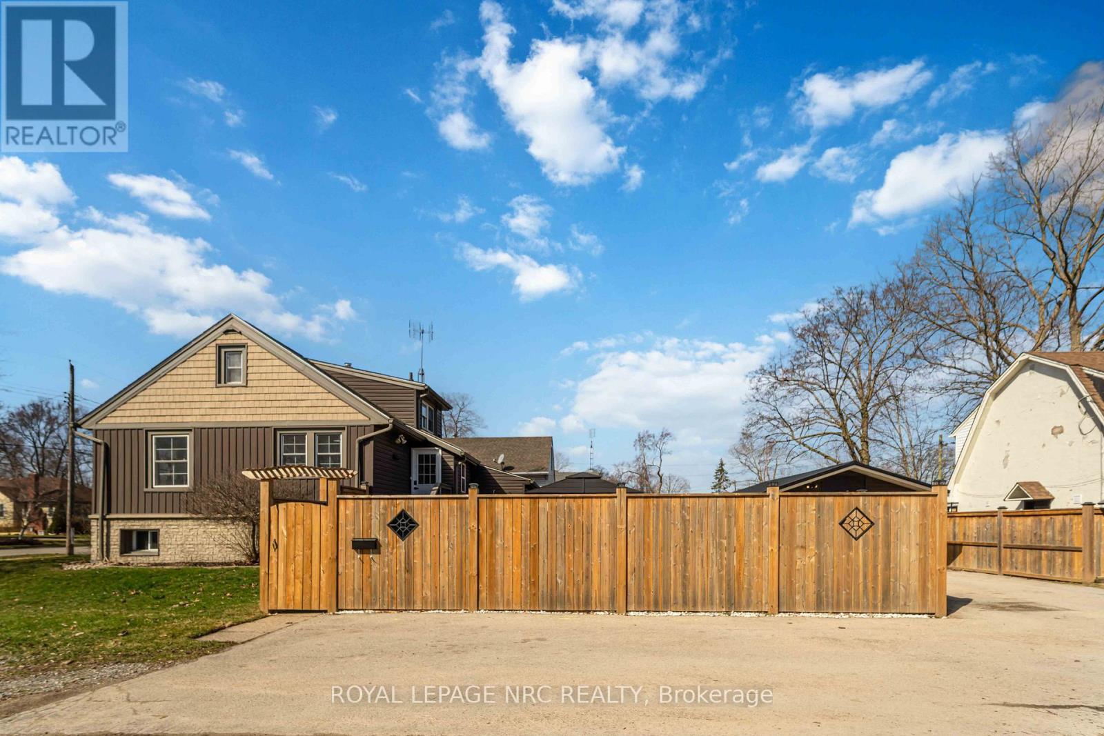 












103 CLARE AVENUE

,
Port Colborne (Sugarloaf),




Ontario
L3K5H6

