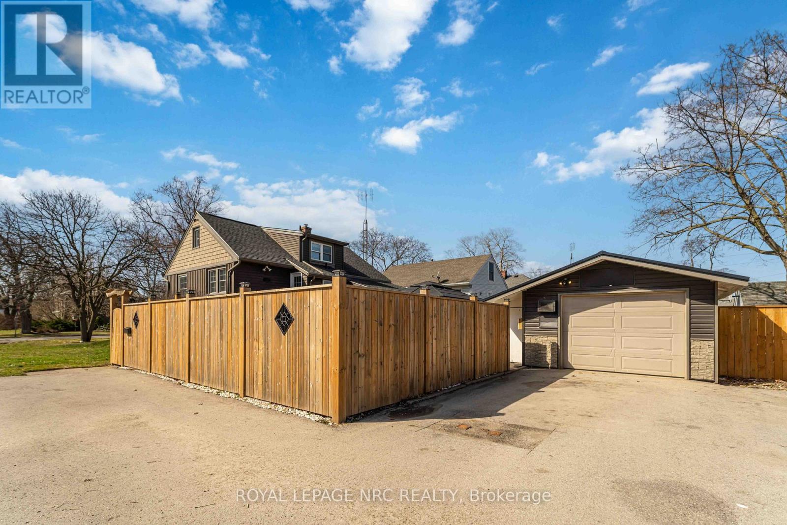 












103 CLARE AVENUE

,
Port Colborne (Sugarloaf),




Ontario
L3K5H6

