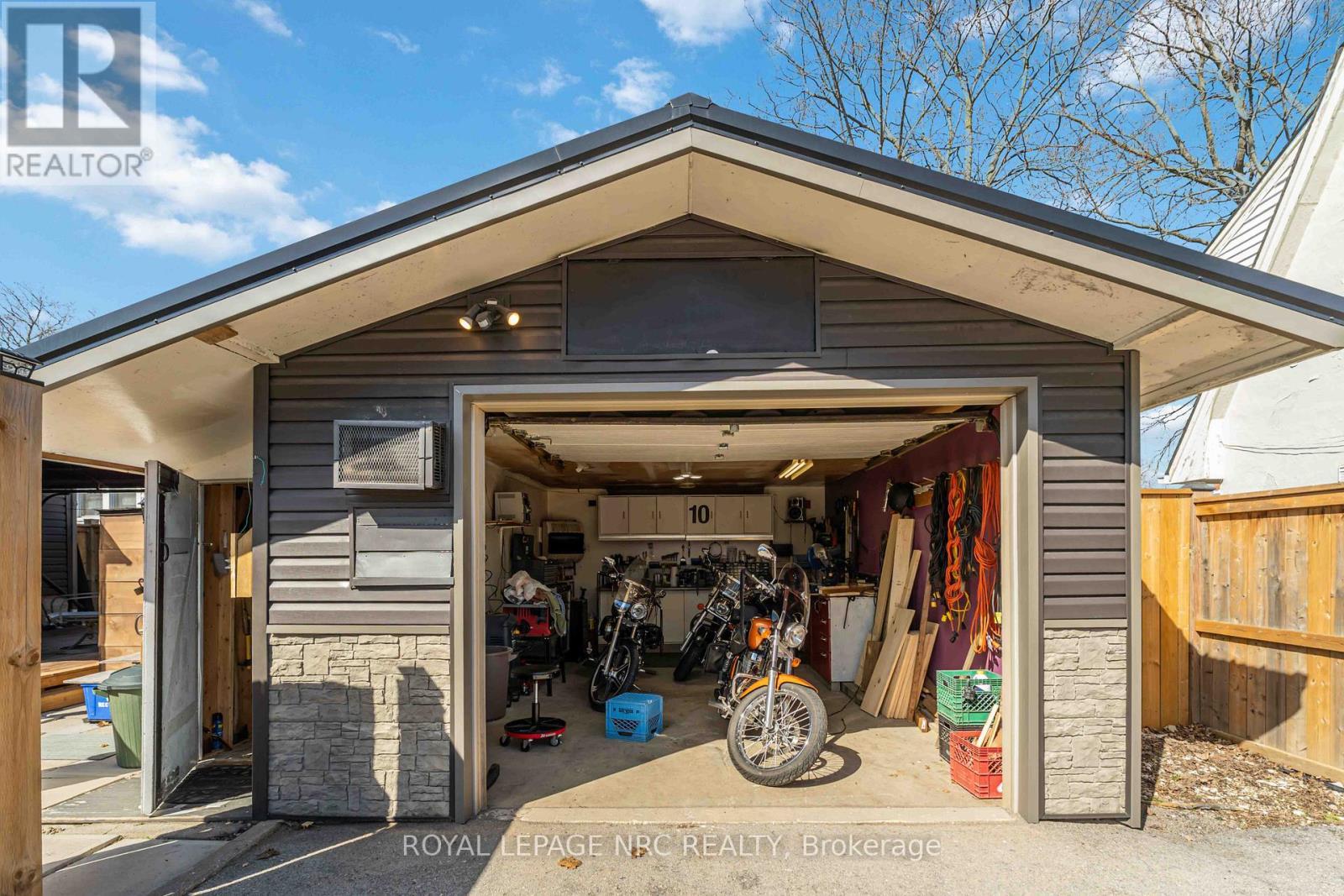 












103 CLARE AVENUE

,
Port Colborne (Sugarloaf),




Ontario
L3K5H6

