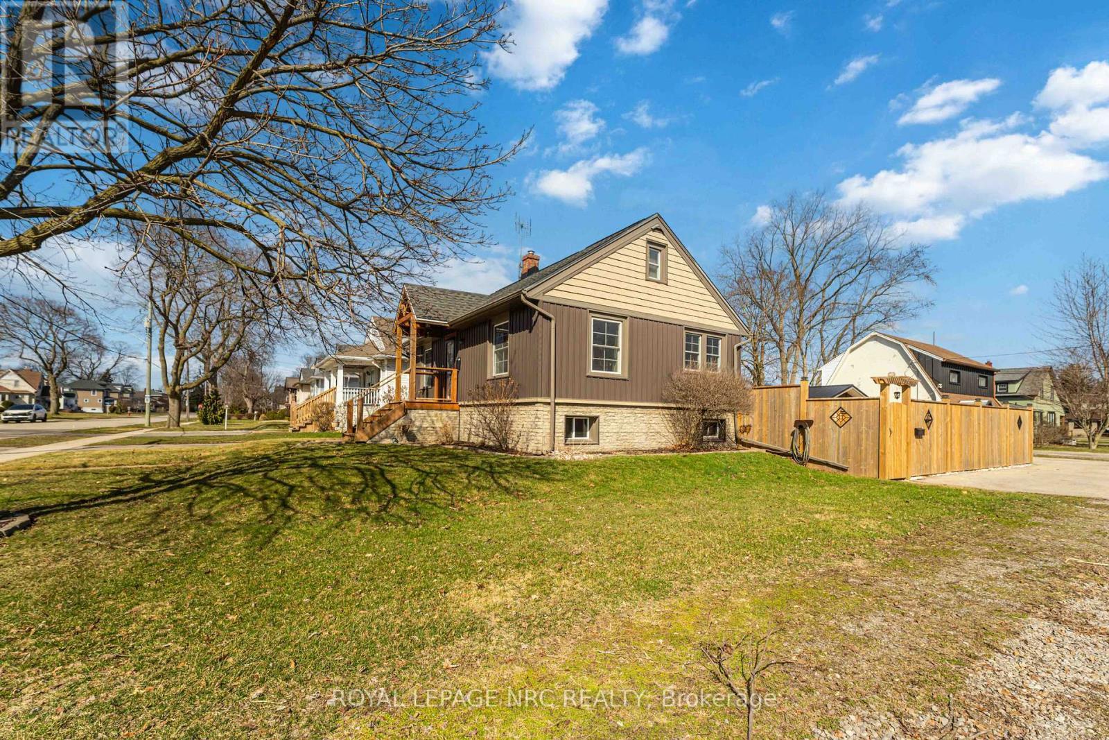 












103 CLARE AVENUE

,
Port Colborne (Sugarloaf),




Ontario
L3K5H6

