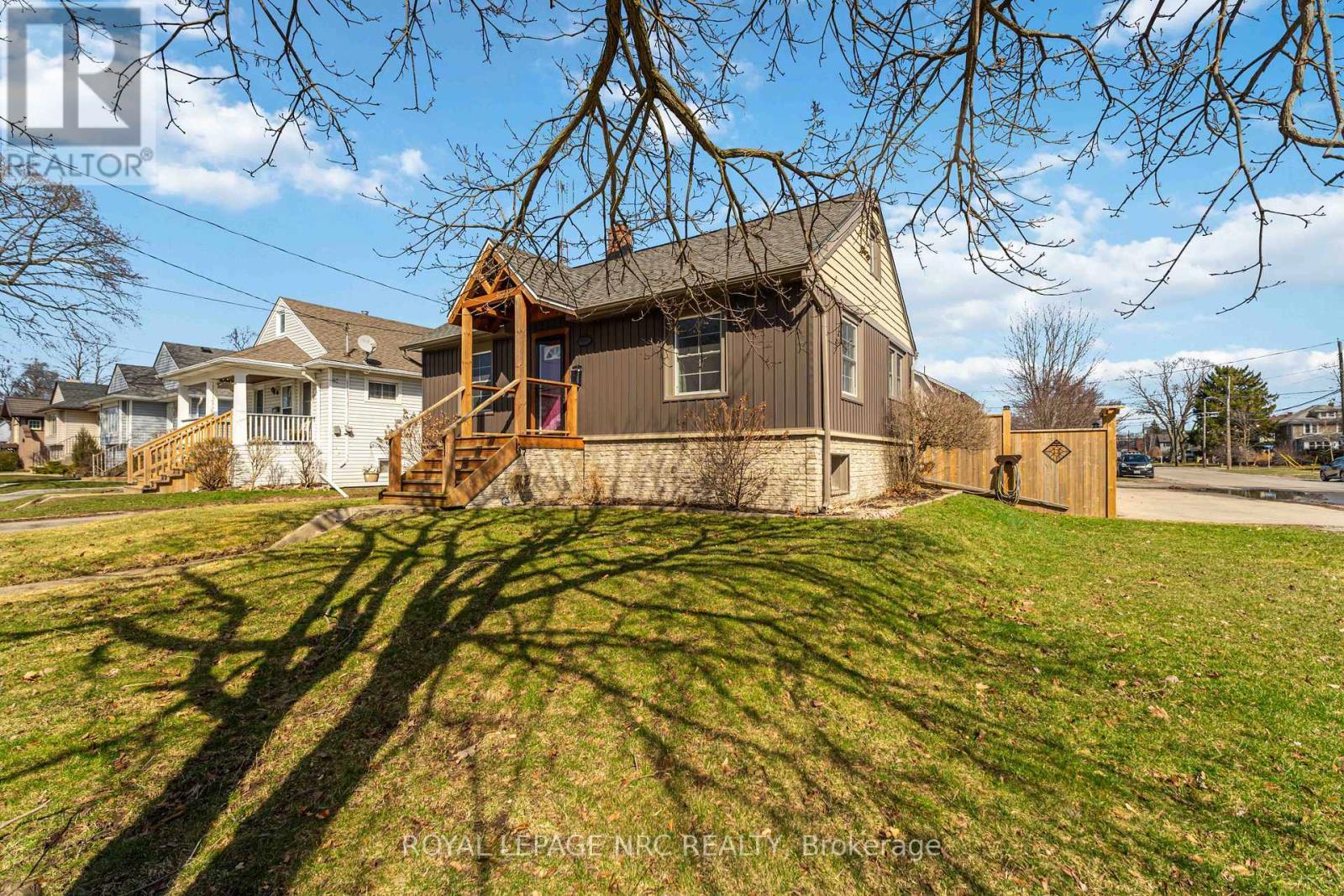 












103 CLARE AVENUE

,
Port Colborne (Sugarloaf),




Ontario
L3K5H6

