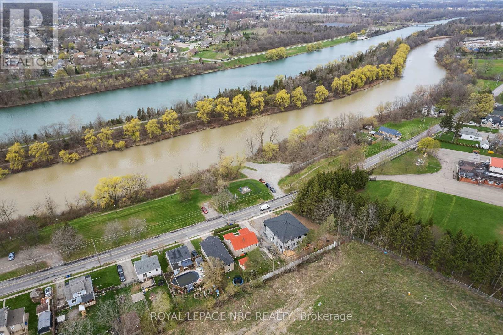 












318 RIVER ROAD

,
Welland (Welland Downtown),




Ontario
L3B2S4

