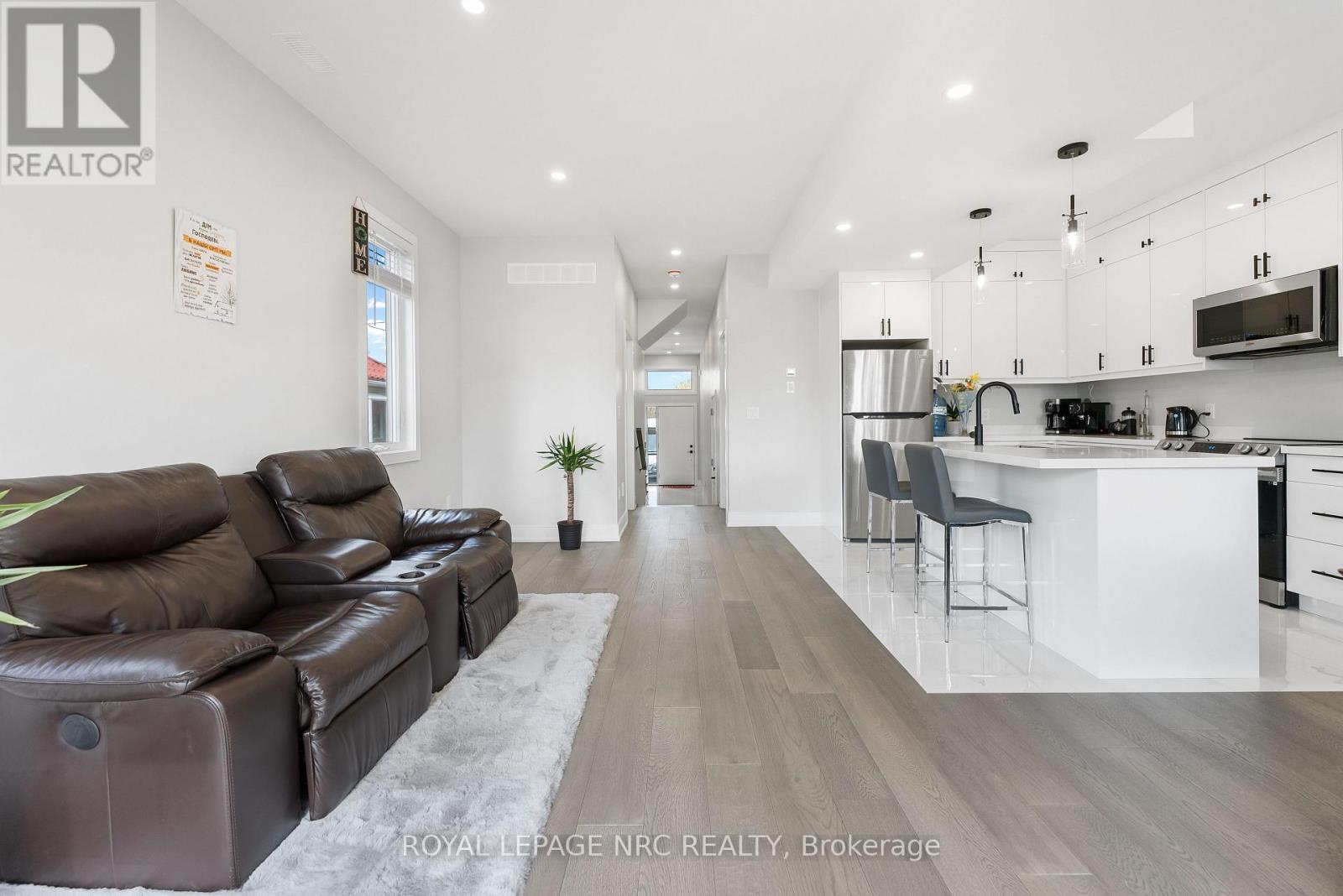 












318 RIVER ROAD

,
Welland (Welland Downtown),




Ontario
L3B2S4

