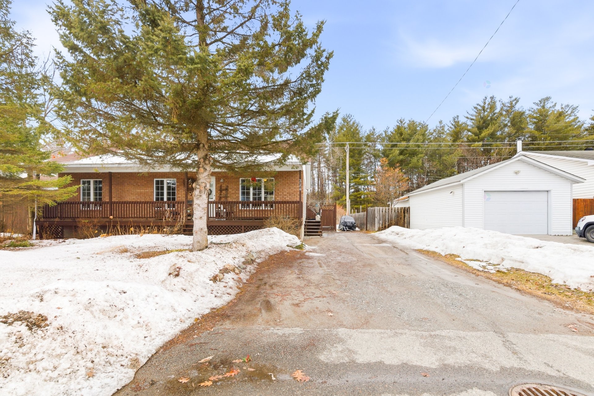 









324


Rue Bertrand

,
Gatineau (Buckingham),




QC
J8L3N7

