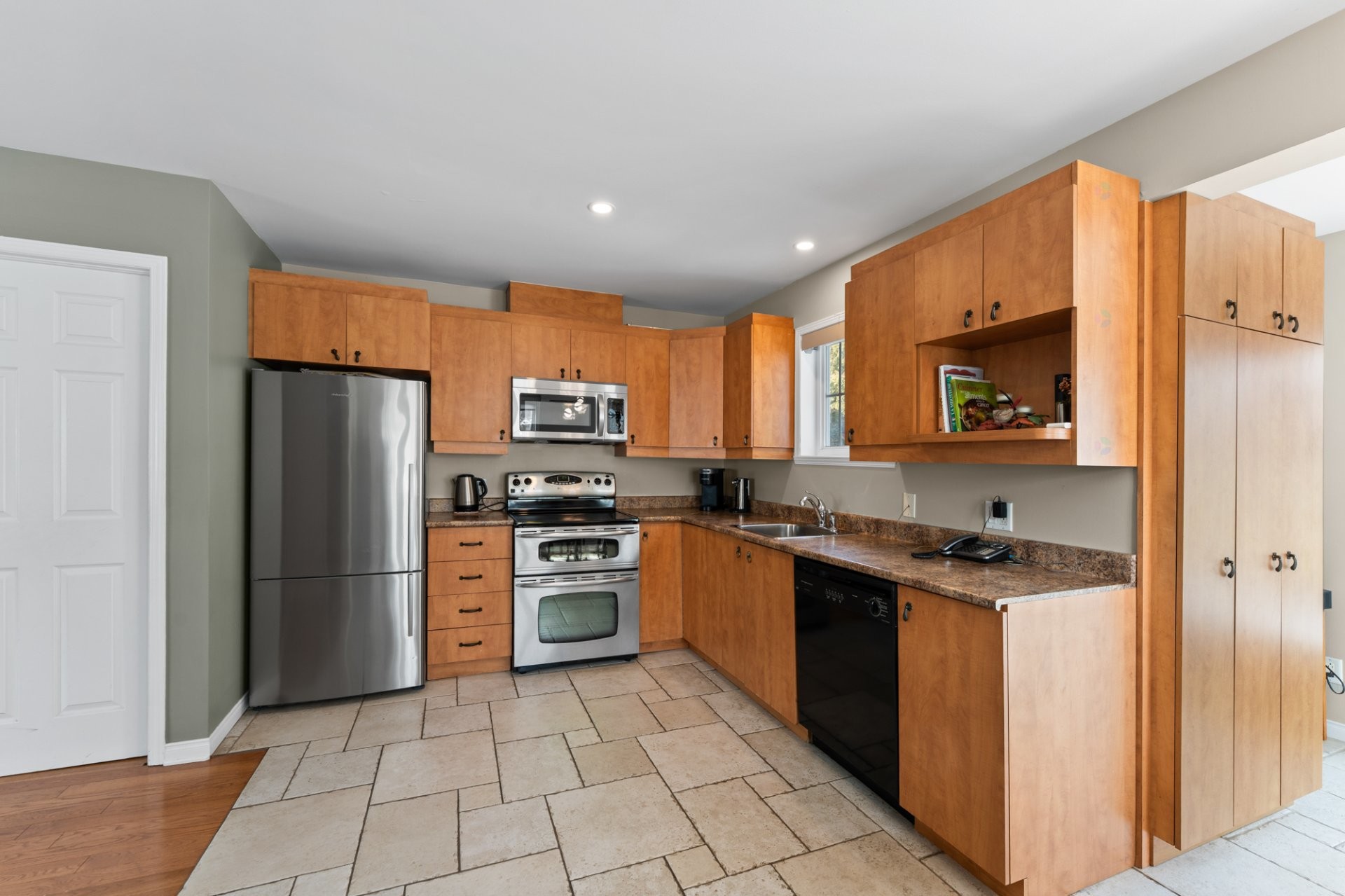 









142


Rue Henri-Angers

,
Laval (Sainte-Rose),




QC
H7L5T1

