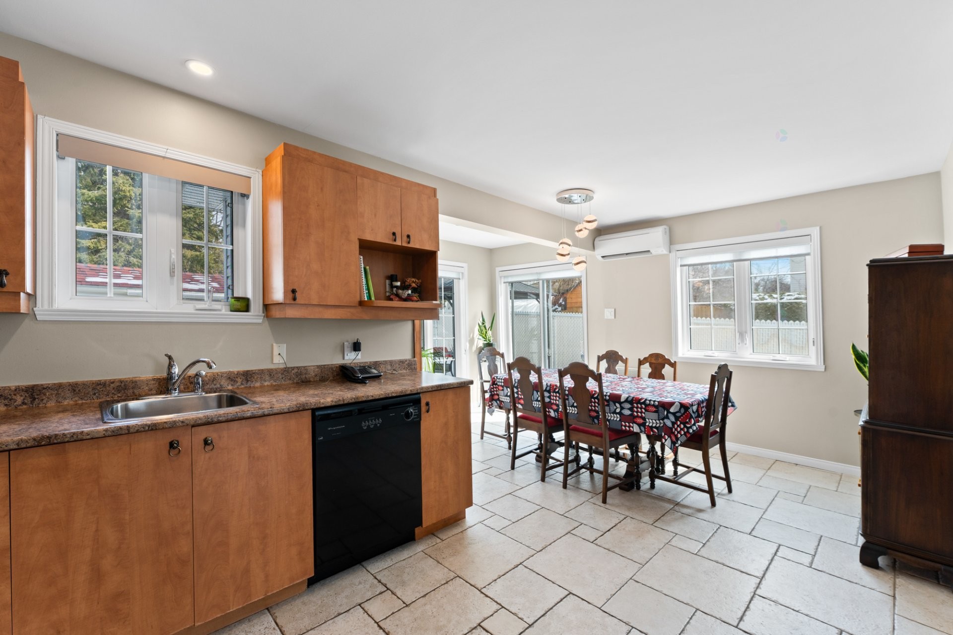 









142


Rue Henri-Angers

,
Laval (Sainte-Rose),




QC
H7L5T1

