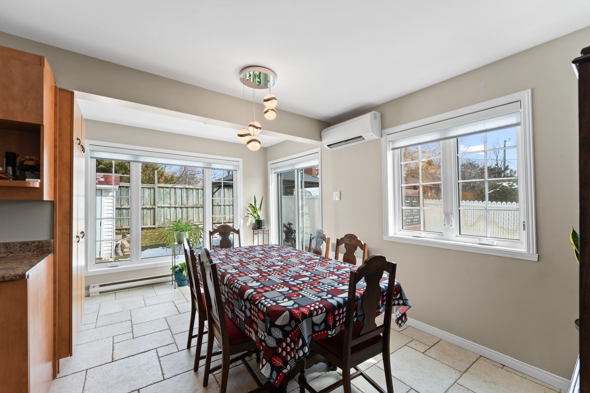 









142


Rue Henri-Angers

,
Laval (Sainte-Rose),




QC
H7L5T1

