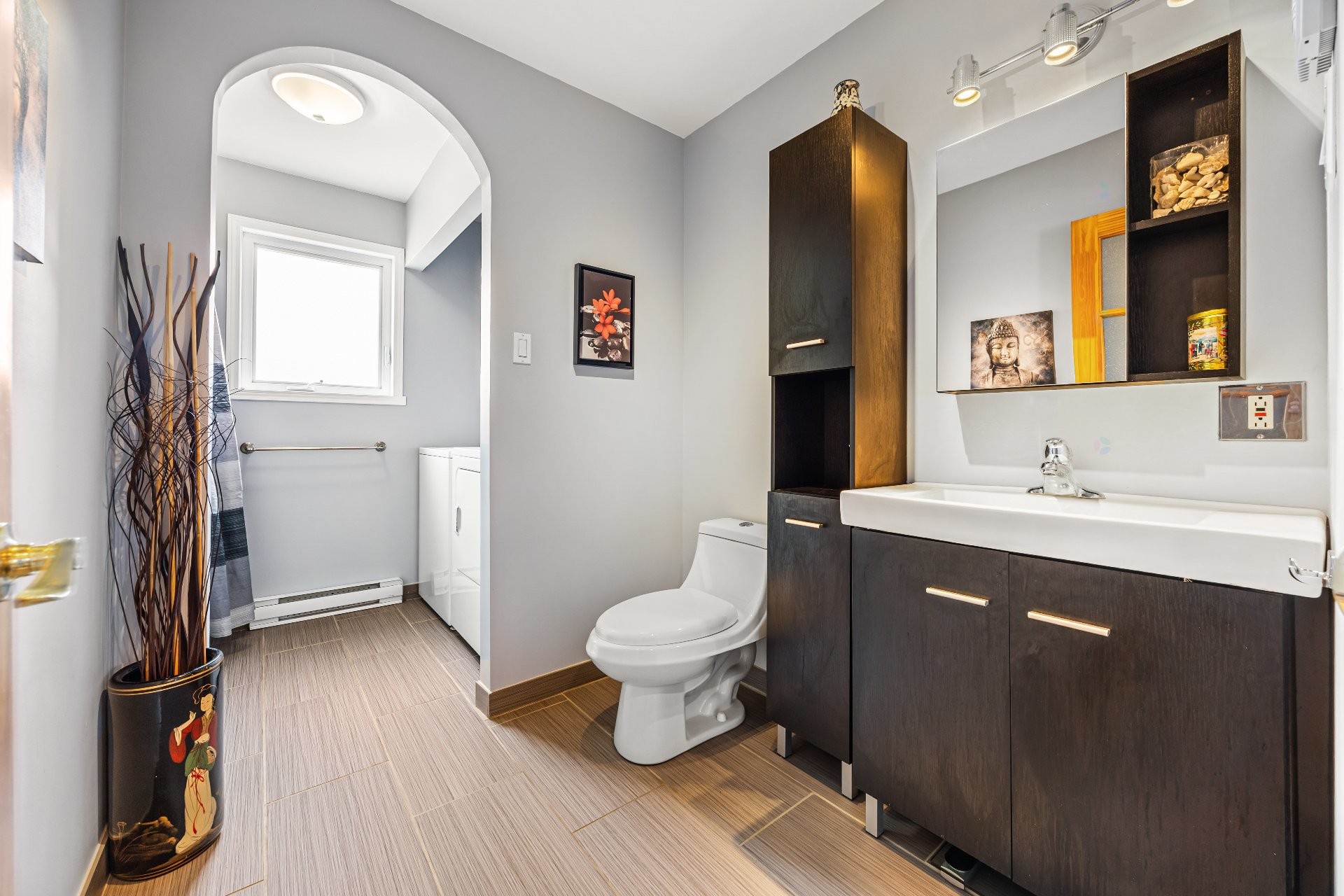 









1905


Rue de Madrid

,
Longueuil (Saint-Hubert),




QC
J3Z1A7

