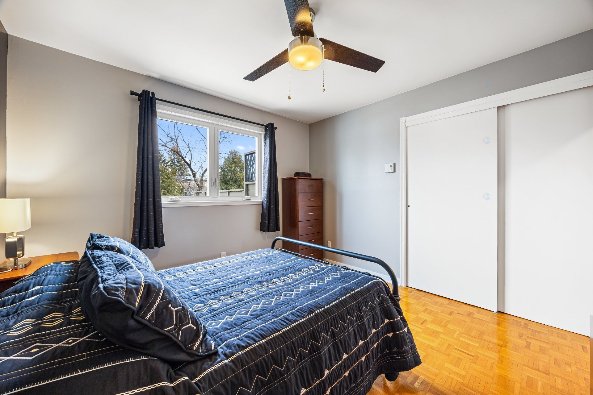 









1905


Rue de Madrid

,
Longueuil (Saint-Hubert),




QC
J3Z1A7


