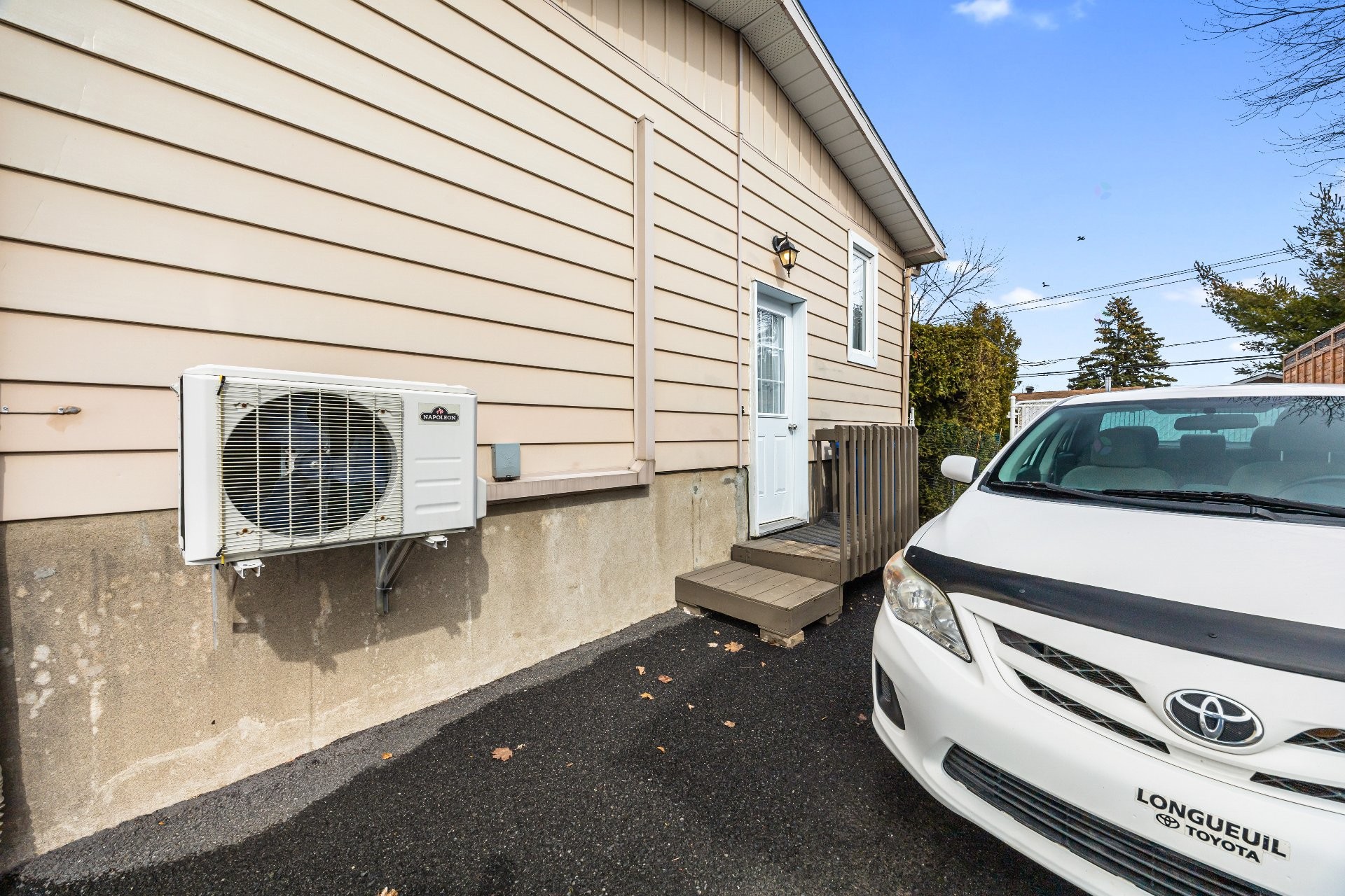









1905


Rue de Madrid

,
Longueuil (Saint-Hubert),




QC
J3Z1A7

