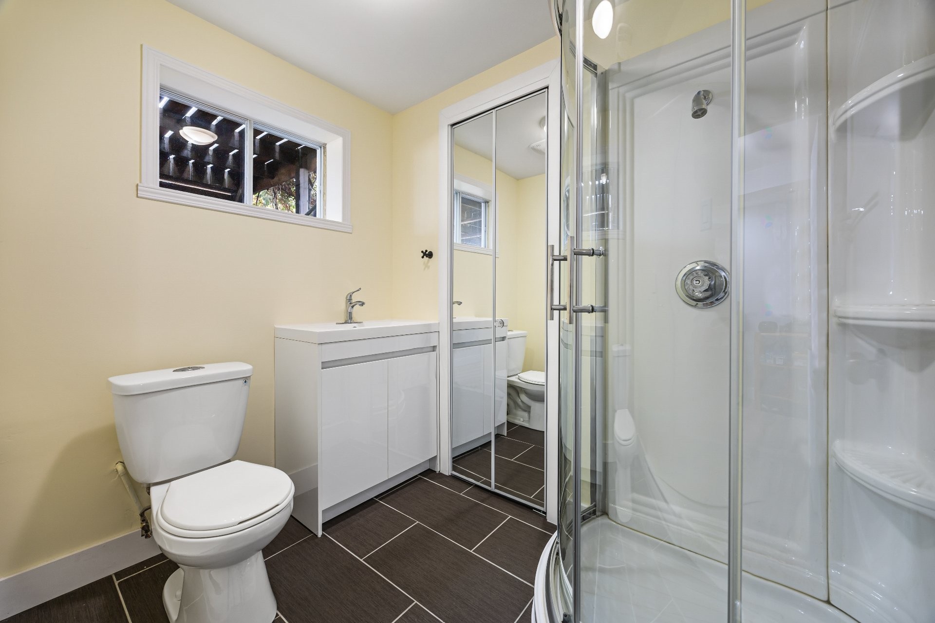 









1905


Rue de Madrid

,
Longueuil (Saint-Hubert),




QC
J3Z1A7

