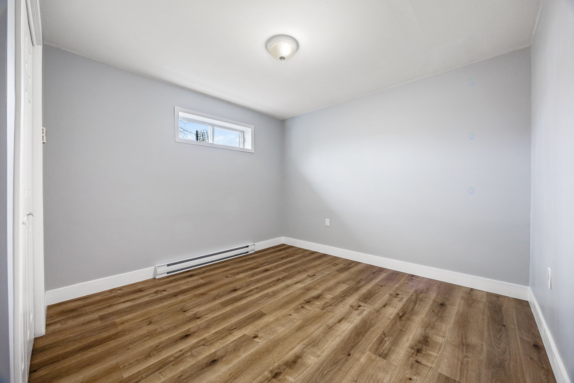 









1905


Rue de Madrid

,
Longueuil (Saint-Hubert),




QC
J3Z1A7

