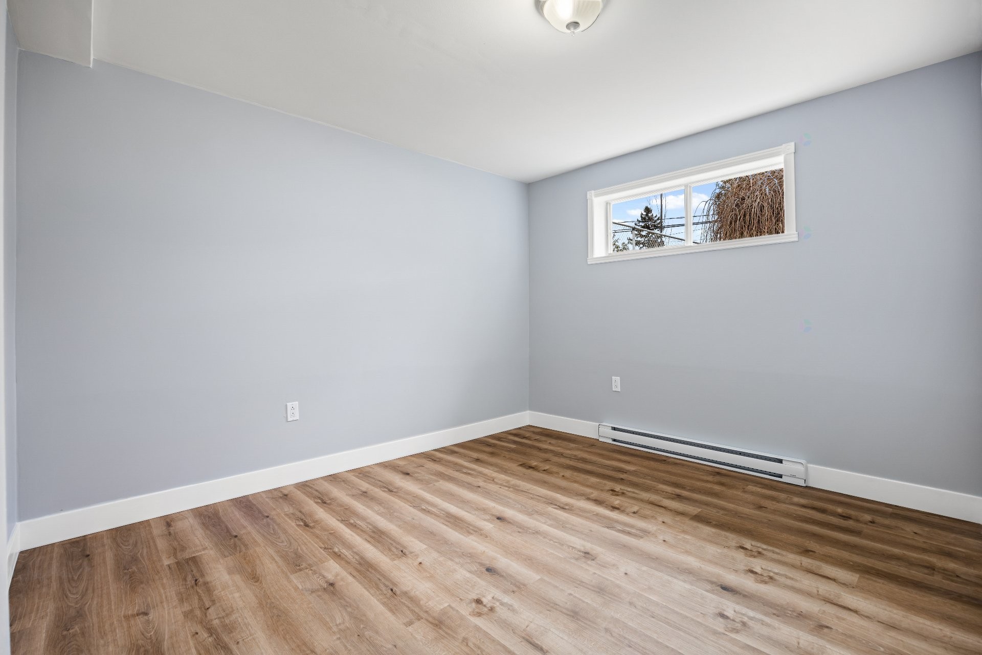 









1905


Rue de Madrid

,
Longueuil (Saint-Hubert),




QC
J3Z1A7

