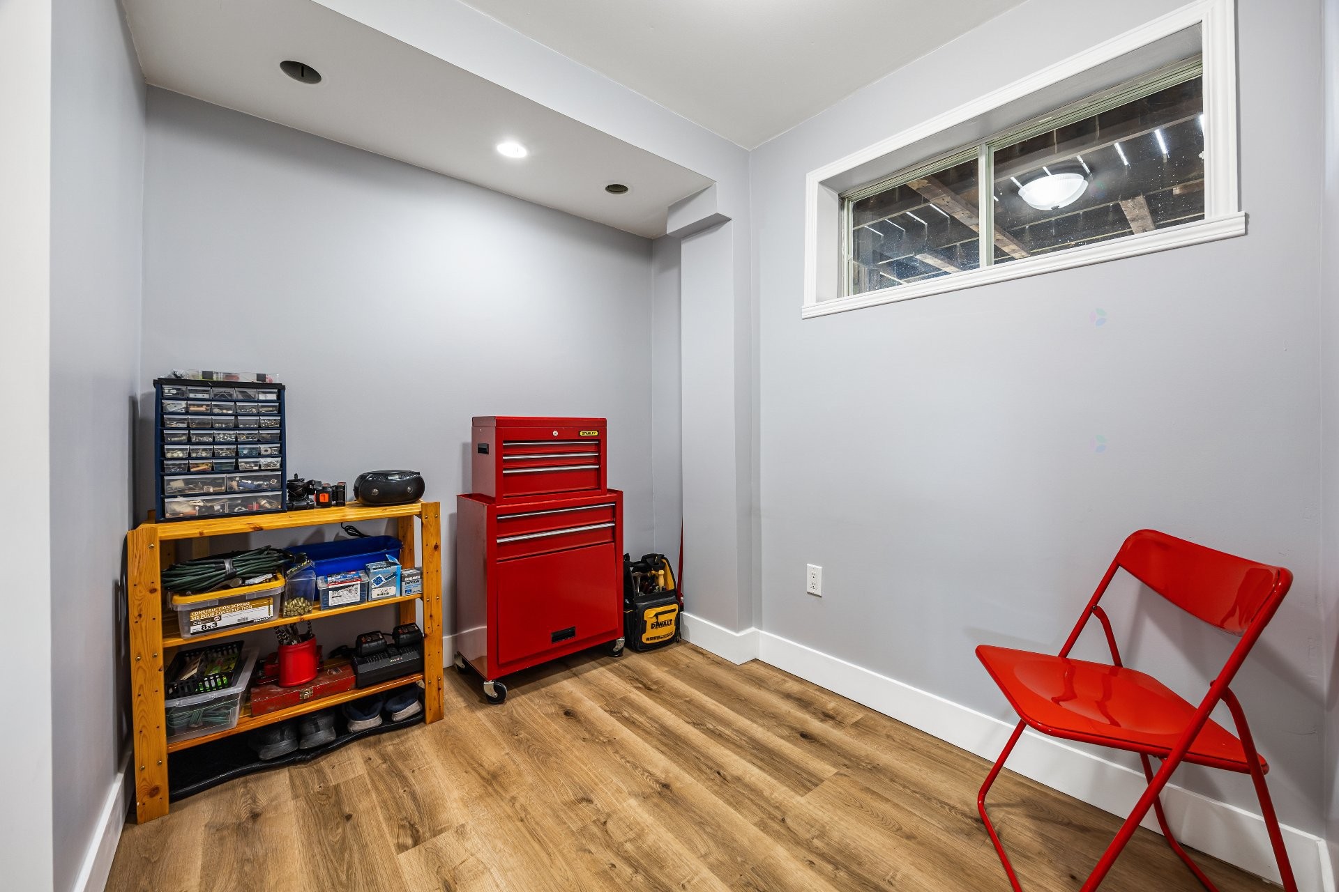 









1905


Rue de Madrid

,
Longueuil (Saint-Hubert),




QC
J3Z1A7


