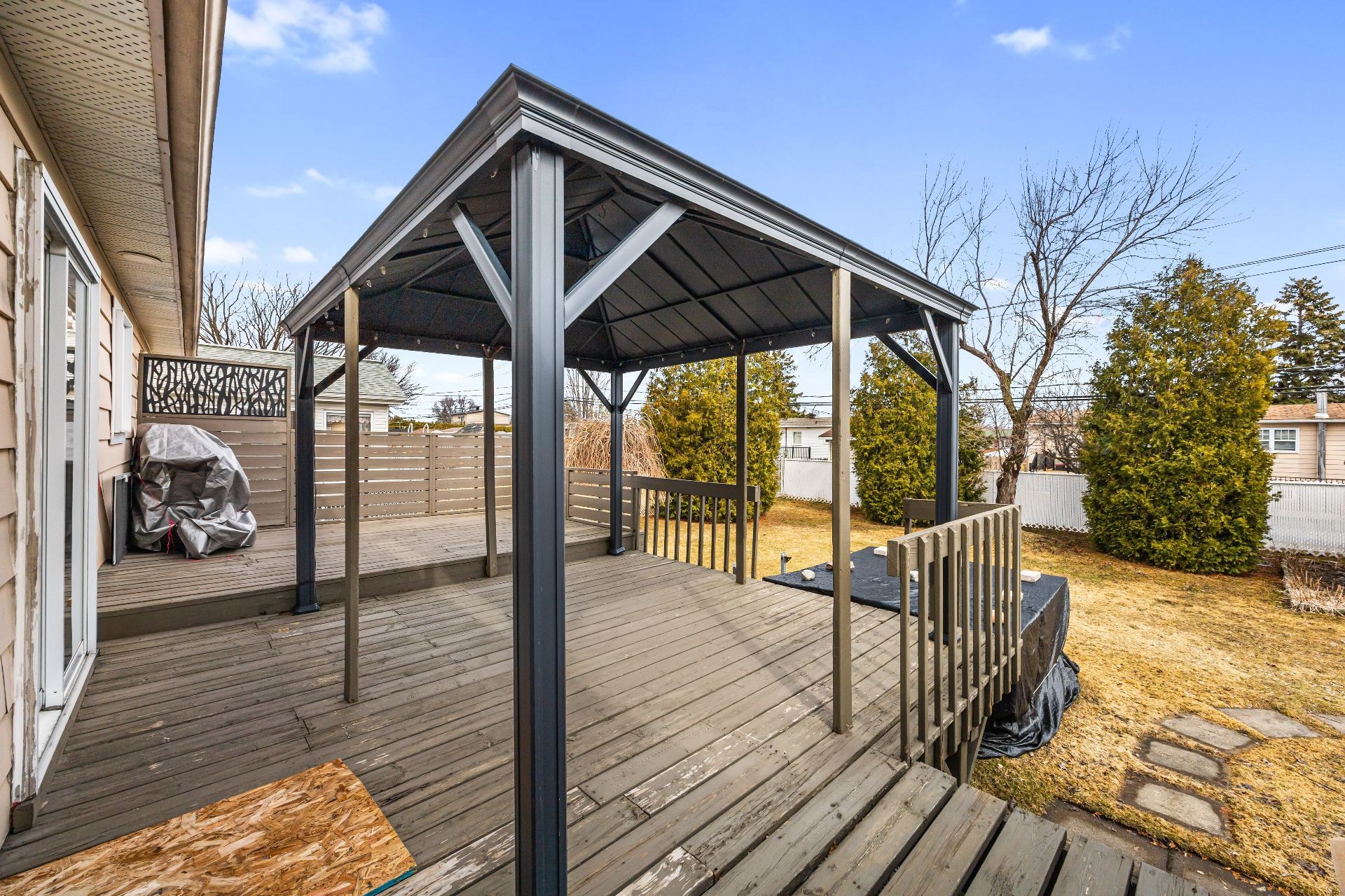 









1905


Rue de Madrid

,
Longueuil (Saint-Hubert),




QC
J3Z1A7


