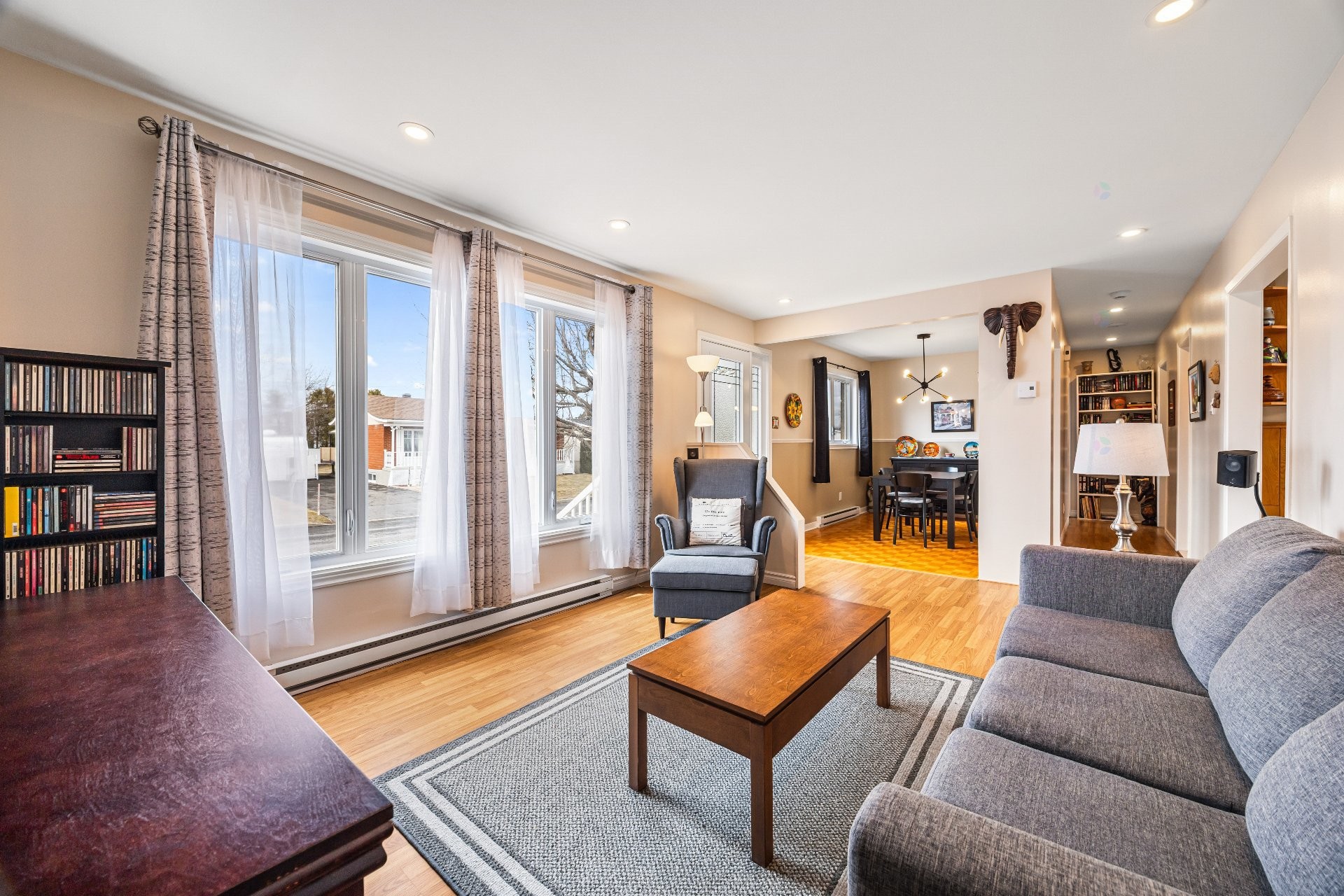 









1905


Rue de Madrid

,
Longueuil (Saint-Hubert),




QC
J3Z1A7

