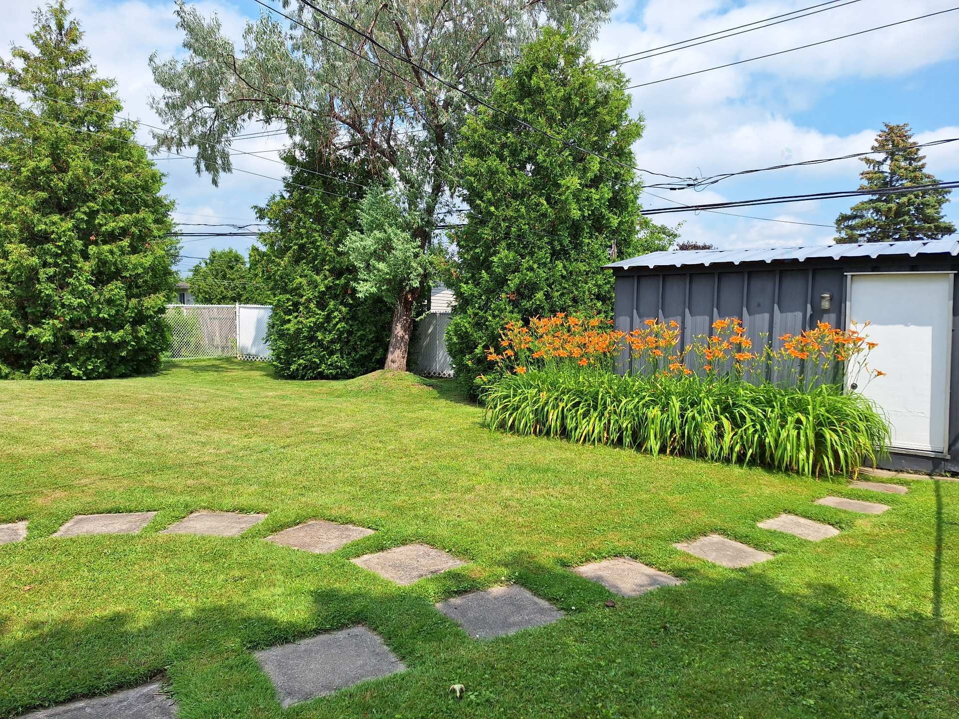 









1905


Rue de Madrid

,
Longueuil (Saint-Hubert),




QC
J3Z1A7


