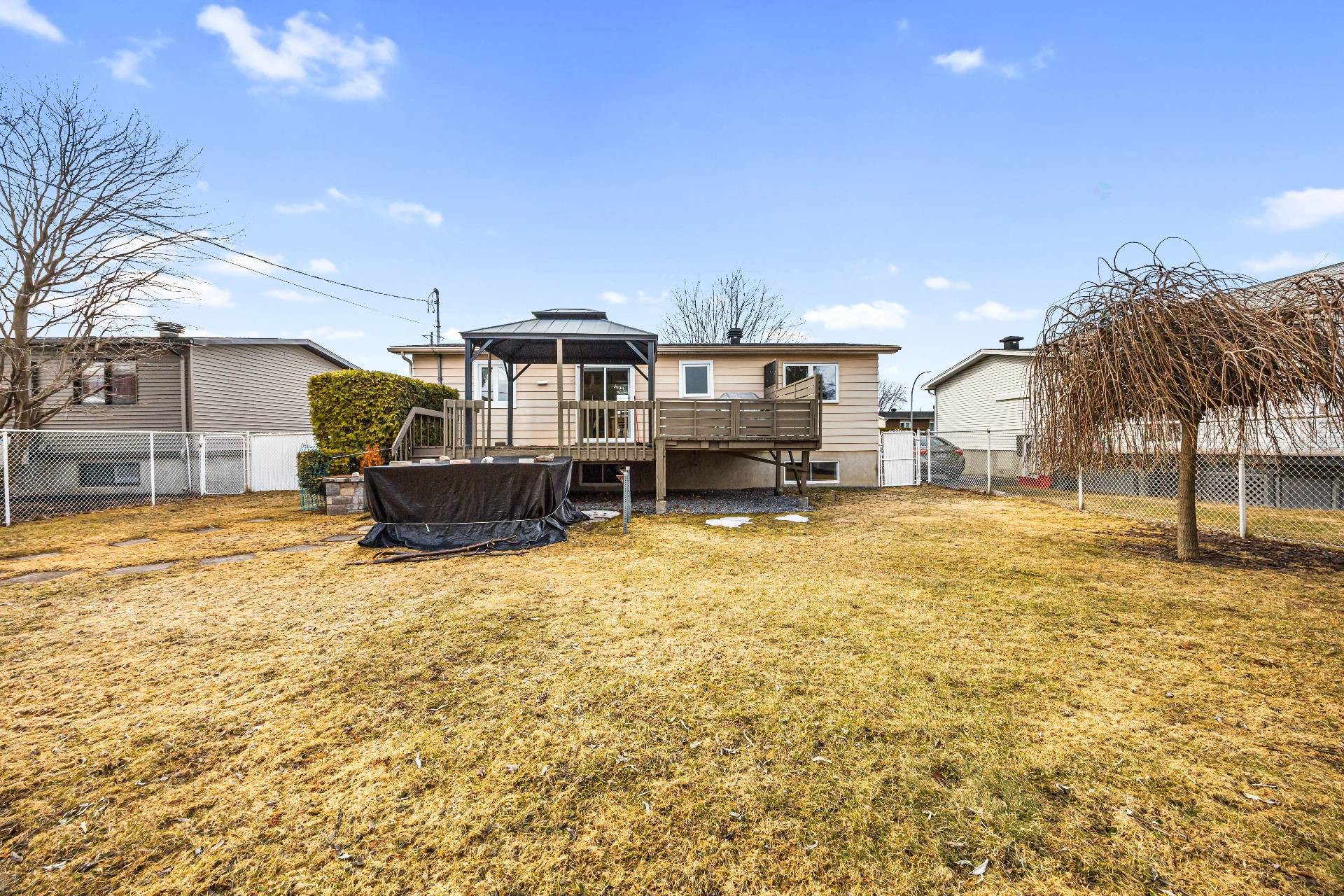 









1905


Rue de Madrid

,
Longueuil (Saint-Hubert),




QC
J3Z1A7

