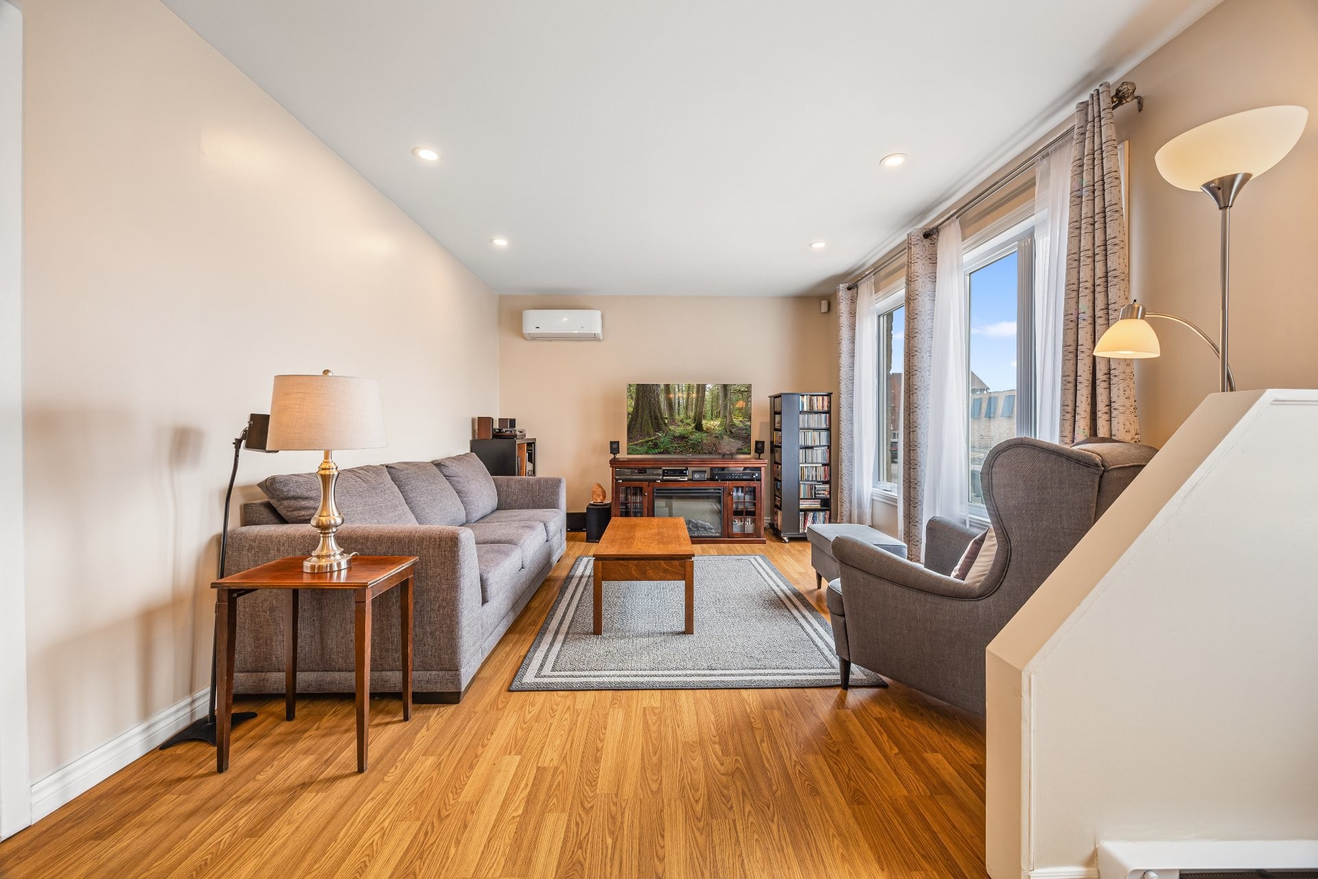 









1905


Rue de Madrid

,
Longueuil (Saint-Hubert),




QC
J3Z1A7

