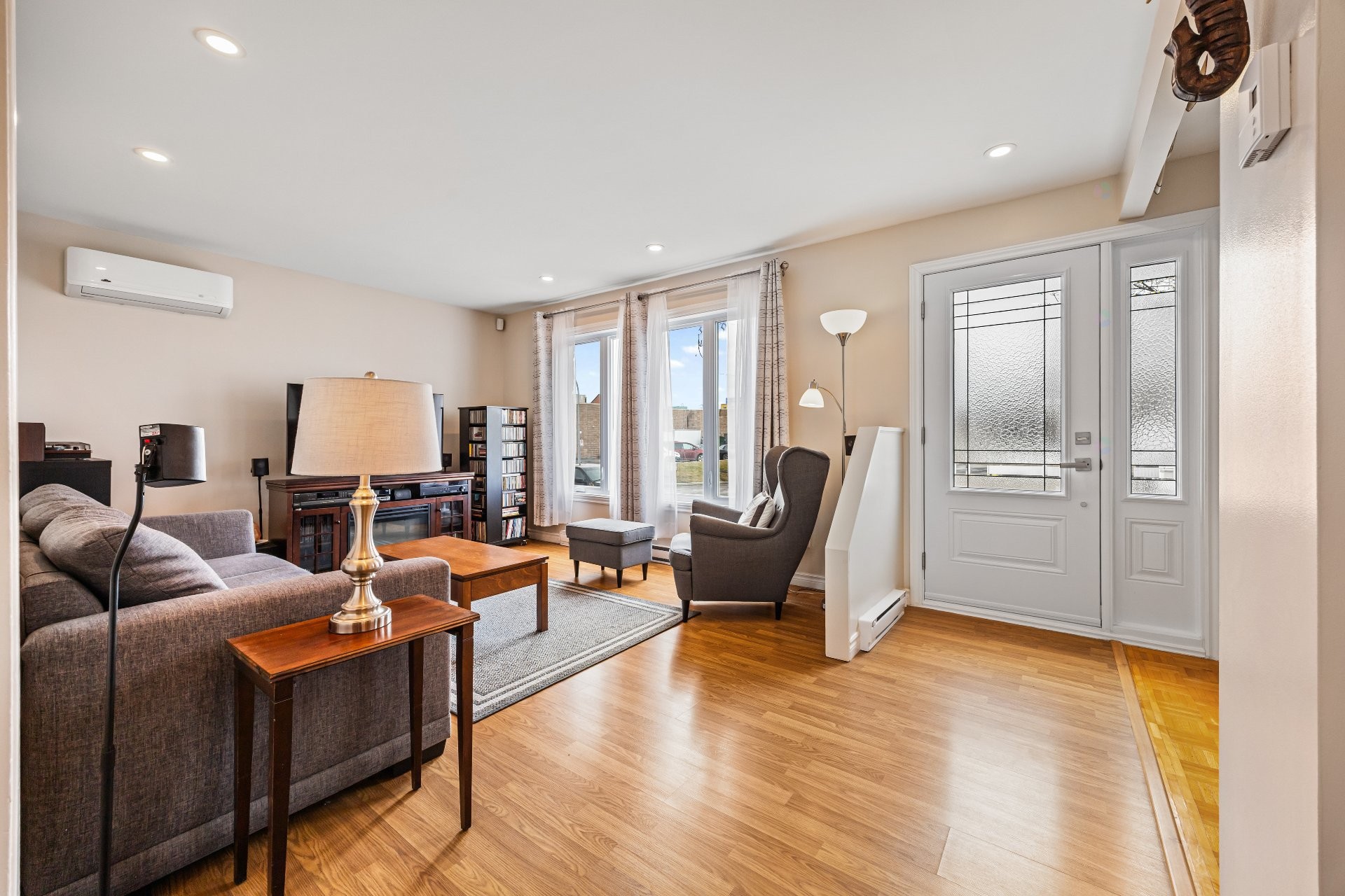 









1905


Rue de Madrid

,
Longueuil (Saint-Hubert),




QC
J3Z1A7

