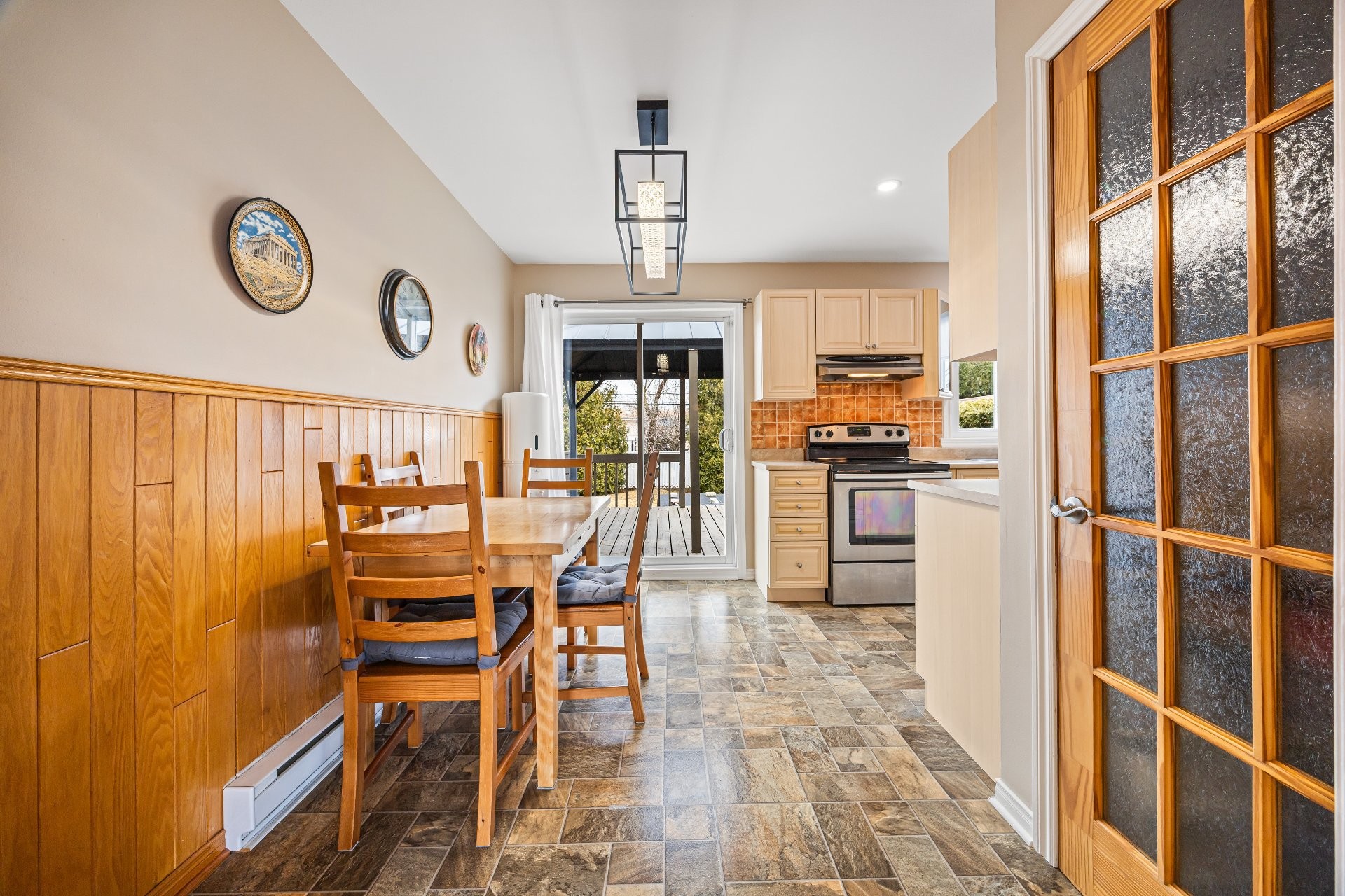 









1905


Rue de Madrid

,
Longueuil (Saint-Hubert),




QC
J3Z1A7


