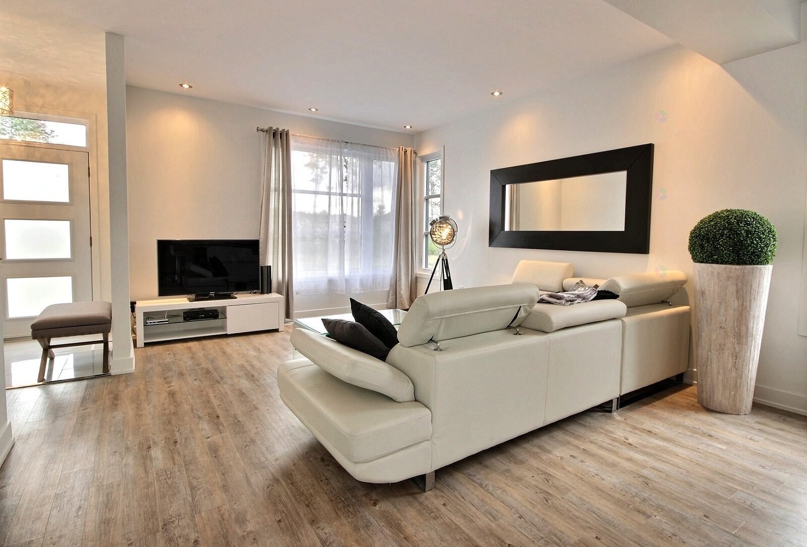 









81


Ch. des Monts

,
Val-des-Monts,




QC
J8N2L2

