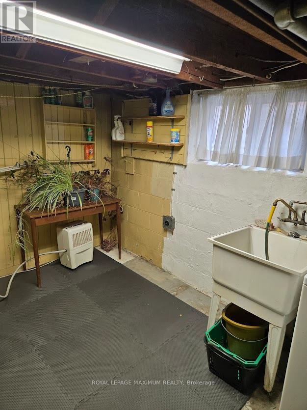












26 LANDOUR AVENUE

,
Toronto,




Ontario
M6M4J4

