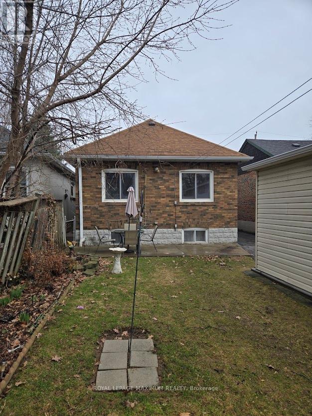 












26 LANDOUR AVENUE

,
Toronto,




Ontario
M6M4J4


