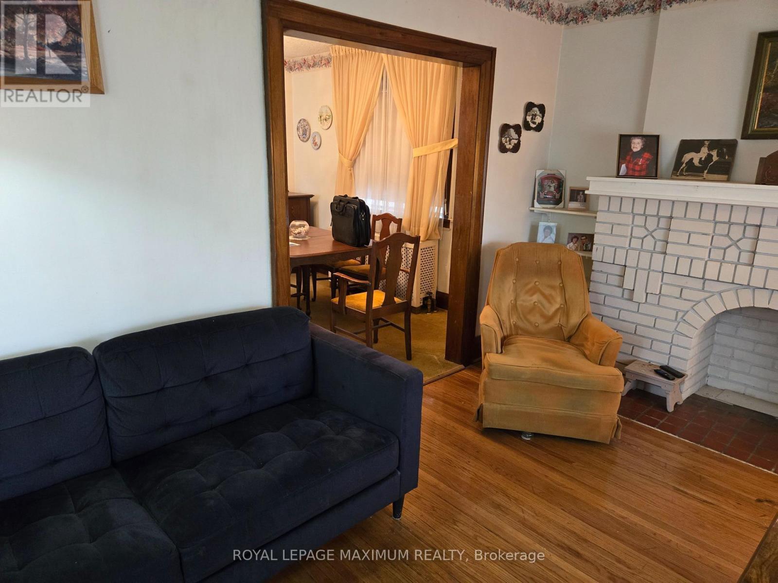 












26 LANDOUR AVENUE

,
Toronto,




Ontario
M6M4J4

