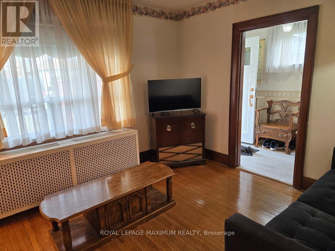 












26 LANDOUR AVENUE

,
Toronto,




Ontario
M6M4J4

