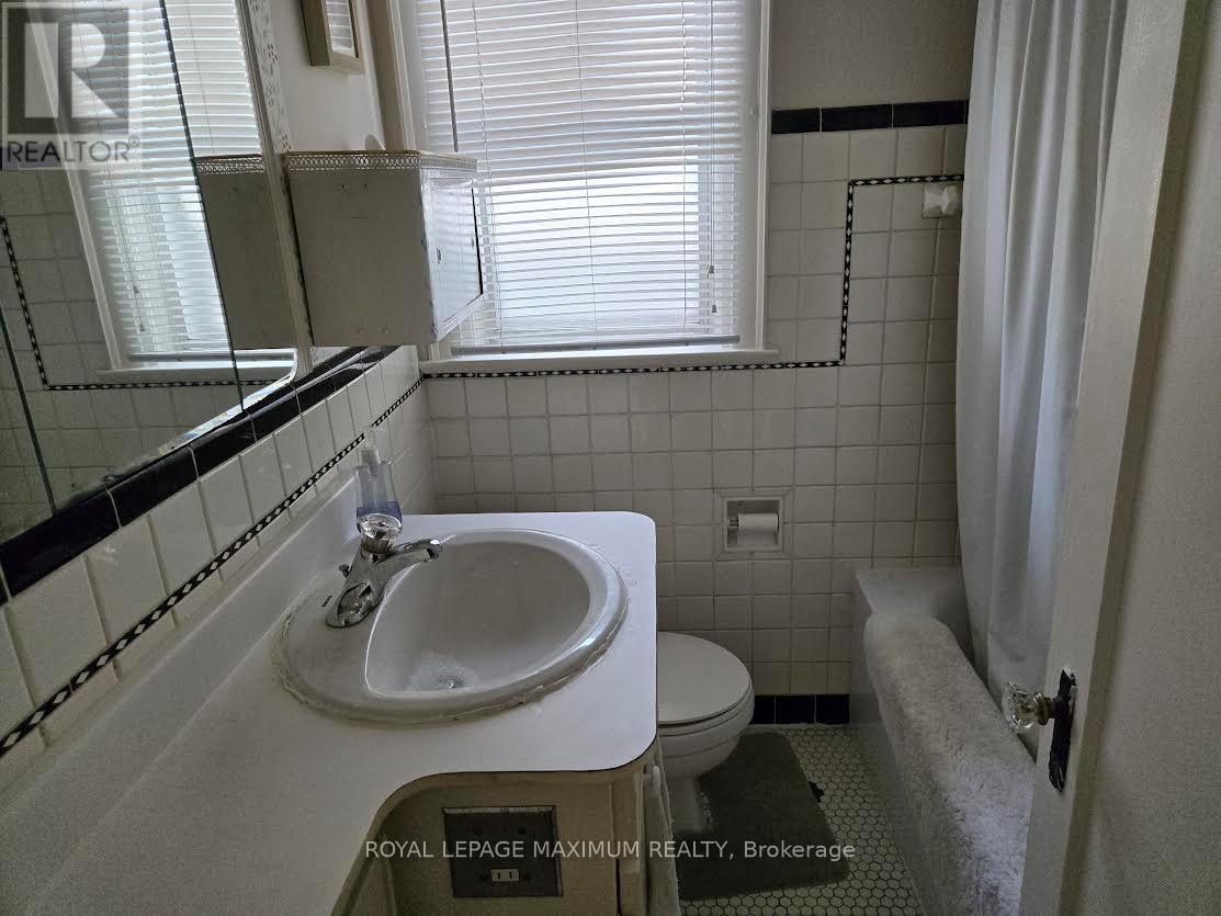 












26 LANDOUR AVENUE

,
Toronto,




Ontario
M6M4J4

