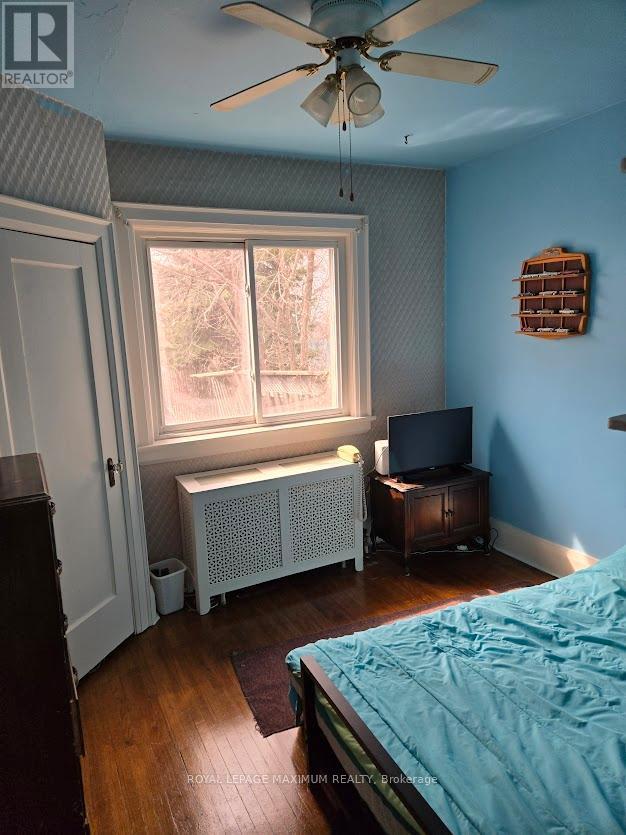












26 LANDOUR AVENUE

,
Toronto,




Ontario
M6M4J4

