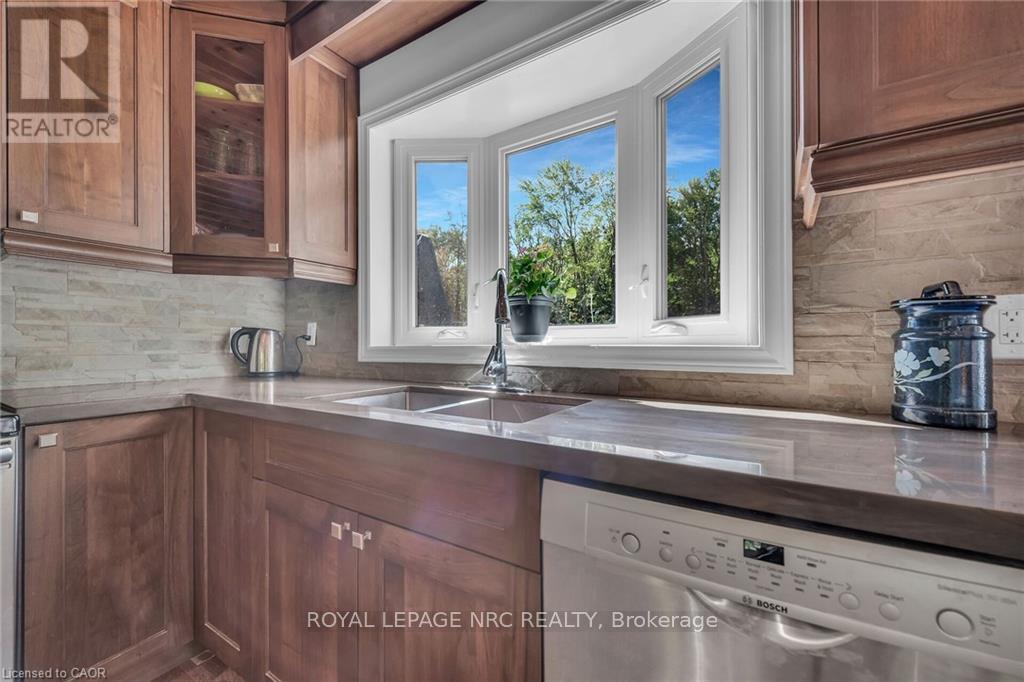 












352 MOULTON-AIKEN ROAD

,
Haldimand,




Ontario
N1A2W5

