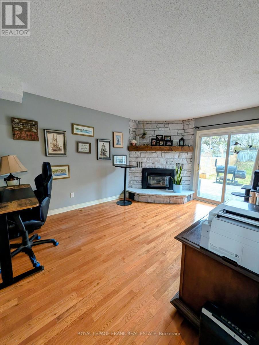 












588 CARLISLE STREET

,
Cobourg,




Ontario
K9A1X6

