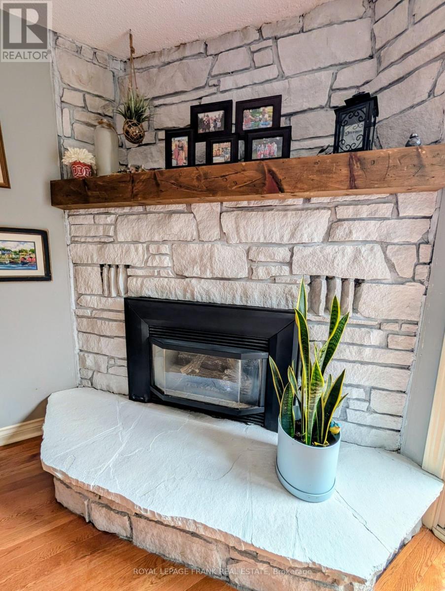 












588 CARLISLE STREET

,
Cobourg,




Ontario
K9A1X6

