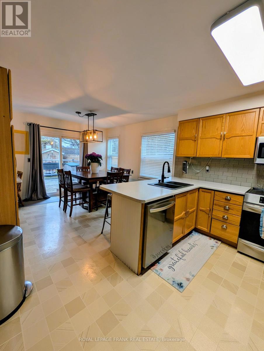 












588 CARLISLE STREET

,
Cobourg,




Ontario
K9A1X6

