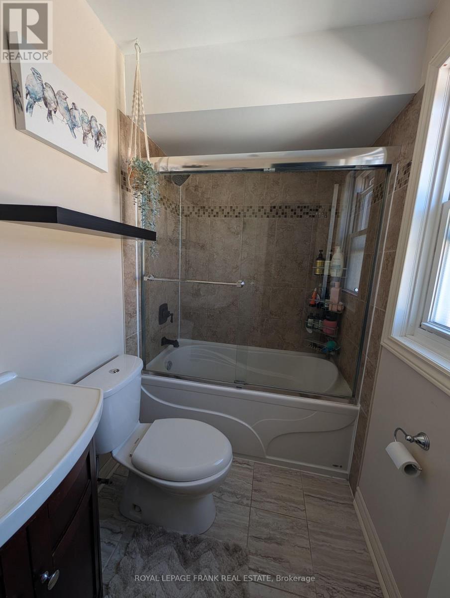 












588 CARLISLE STREET

,
Cobourg,




Ontario
K9A1X6

